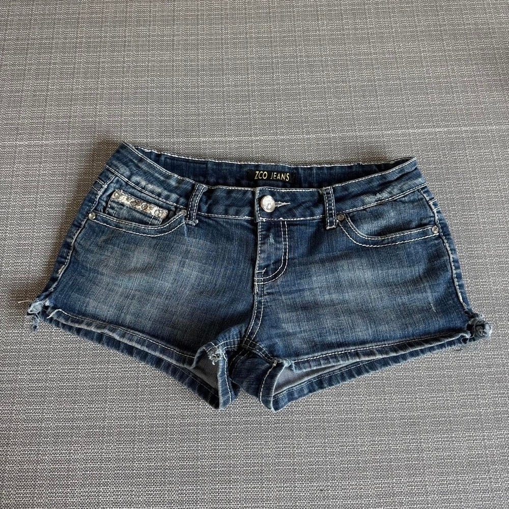 ZCO Jeans Y2K low rise blue denim shorts. Size 7
